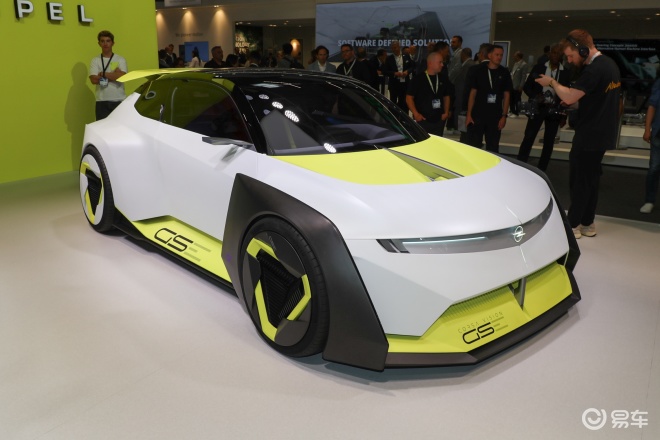 新车实拍图集抢先看，内饰设计与功能亮点全解析